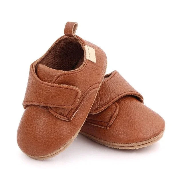 Chaussures bébés en cuir marron à scratch