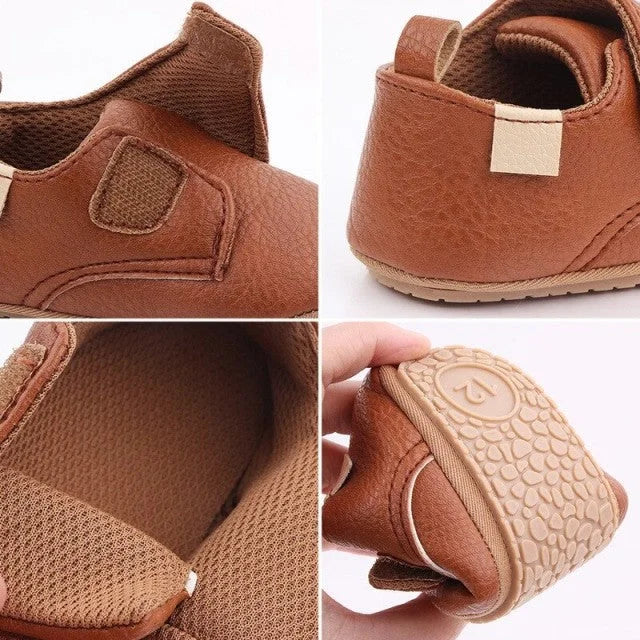 Chaussures bébés en cuir à scratch