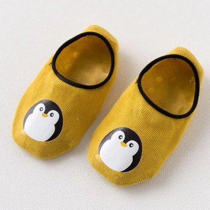 chaussettes bébés aves semelles antidérapantes motifs pingouis et de couleur jaune