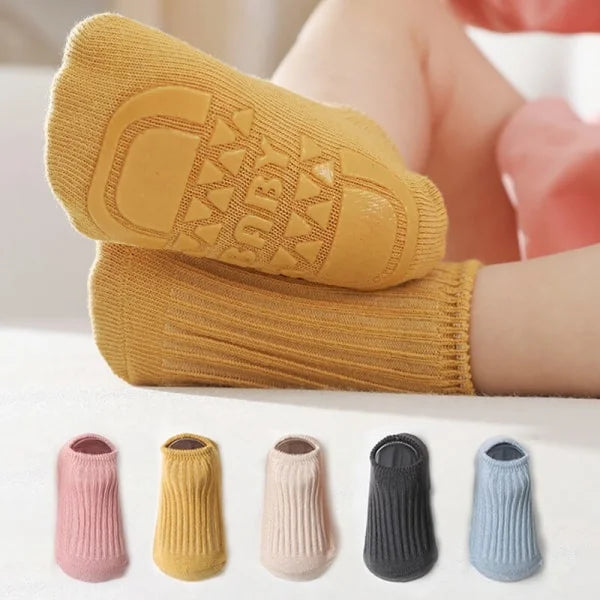 Collection chaussettes bébés en coton de couleur rose, jaune, beige, noir, bleu